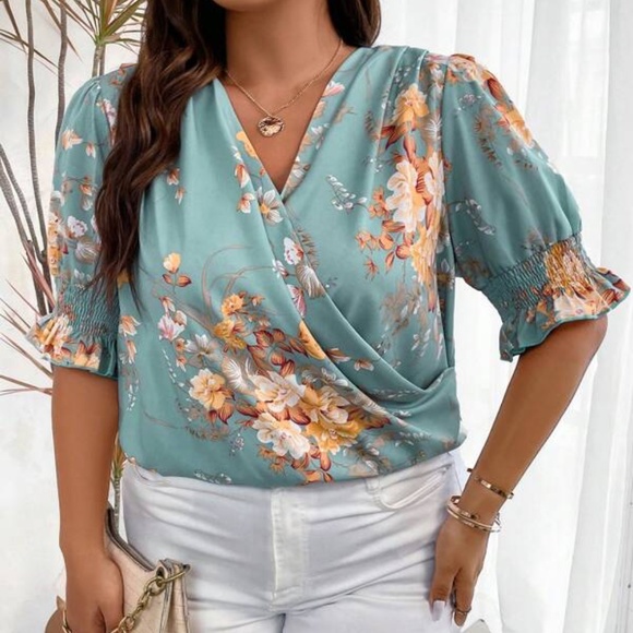 Plus Boho Floral Print Puff Short Sleeve Blouse - Picture 2 of 5
